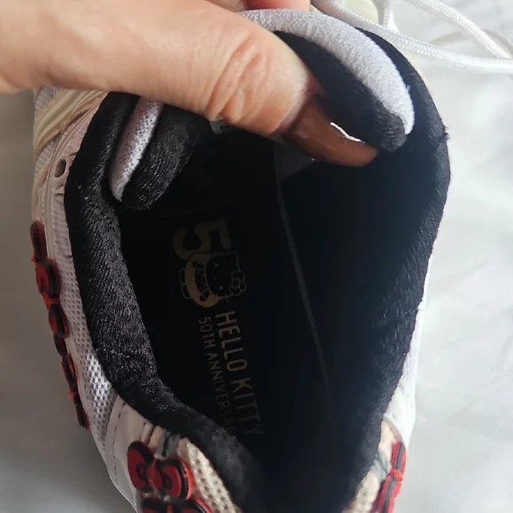 Hello Kitty Women's White and Red Sneakers 50 Anniversary SANRIO 8 US size W - Picture 7 of 10